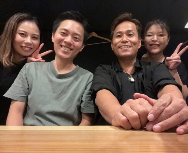 大家（ダイケ）さん高知県で初めて、私達と同じ養鶏場の鶏を扱った焼鳥店を出店される方です。9月の前半に、生産者様からのご紹介で勉強に来られていました。自分たちと同じように、ご夫婦で営業されるようで親近感を感じながら過ごさせて頂きました。鶏の地元でもある高知県で、高知県にない新しい形態の焼鳥を提供したいとのことで、自分たちもお伺いできる日を楽しみにしています。※11月末ごろオープン予定とのことです。高知県に行かれた際は是非！！#神戸グルメ #神戸ディナー #御影 #御影グルメ #御影ディナー #阪神御影 #神戸焼鳥 #神戸焼き鳥 #焼鳥 #焼き鳥 #焼鳥好きな人と繋がりたい #焼鳥好きと繋がりたい #和食 #鶏料理 #東灘区 #東灘グルメ
